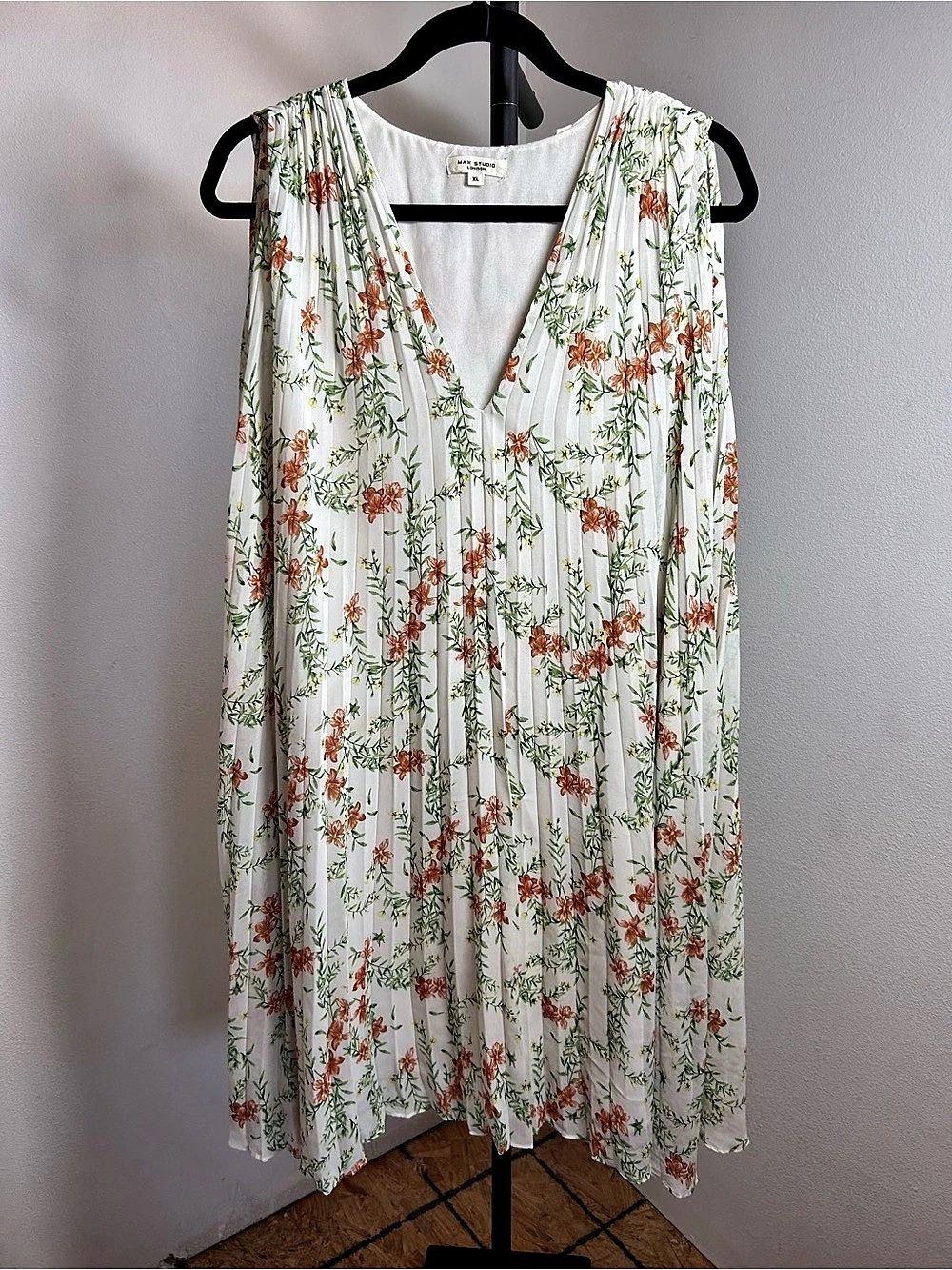 Max Studio Floral Pleated Dress in White & Orange XL